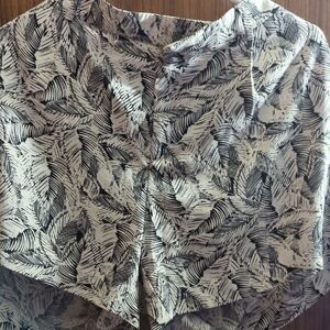 Banana Republic Black & White Leaf-Print Shorts